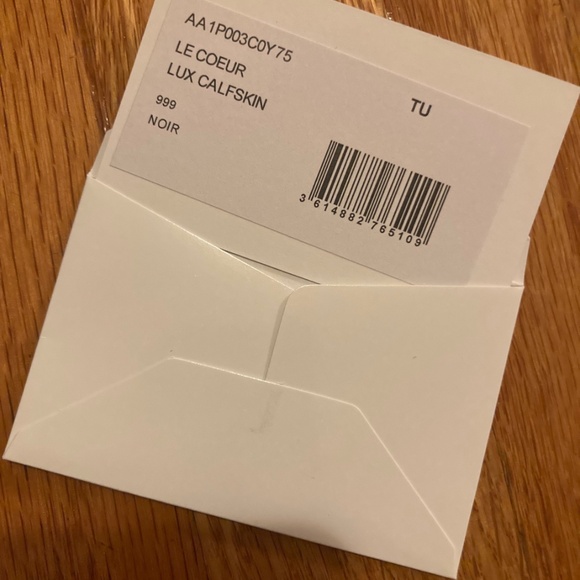 ALAÏA Le Coeur Leather Shoulder Bag in Lux Calfskin - Picture 5 of 7